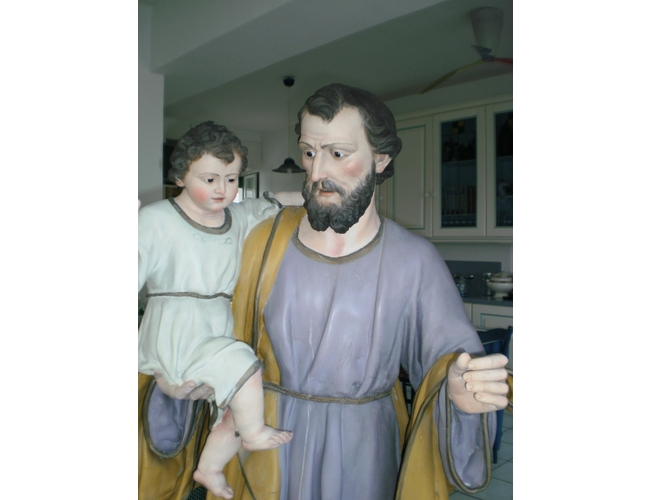 Restauri di chiesa: Antonietta Righi nei restauri di statue, crocifissi, arredi sacri, oggetti 